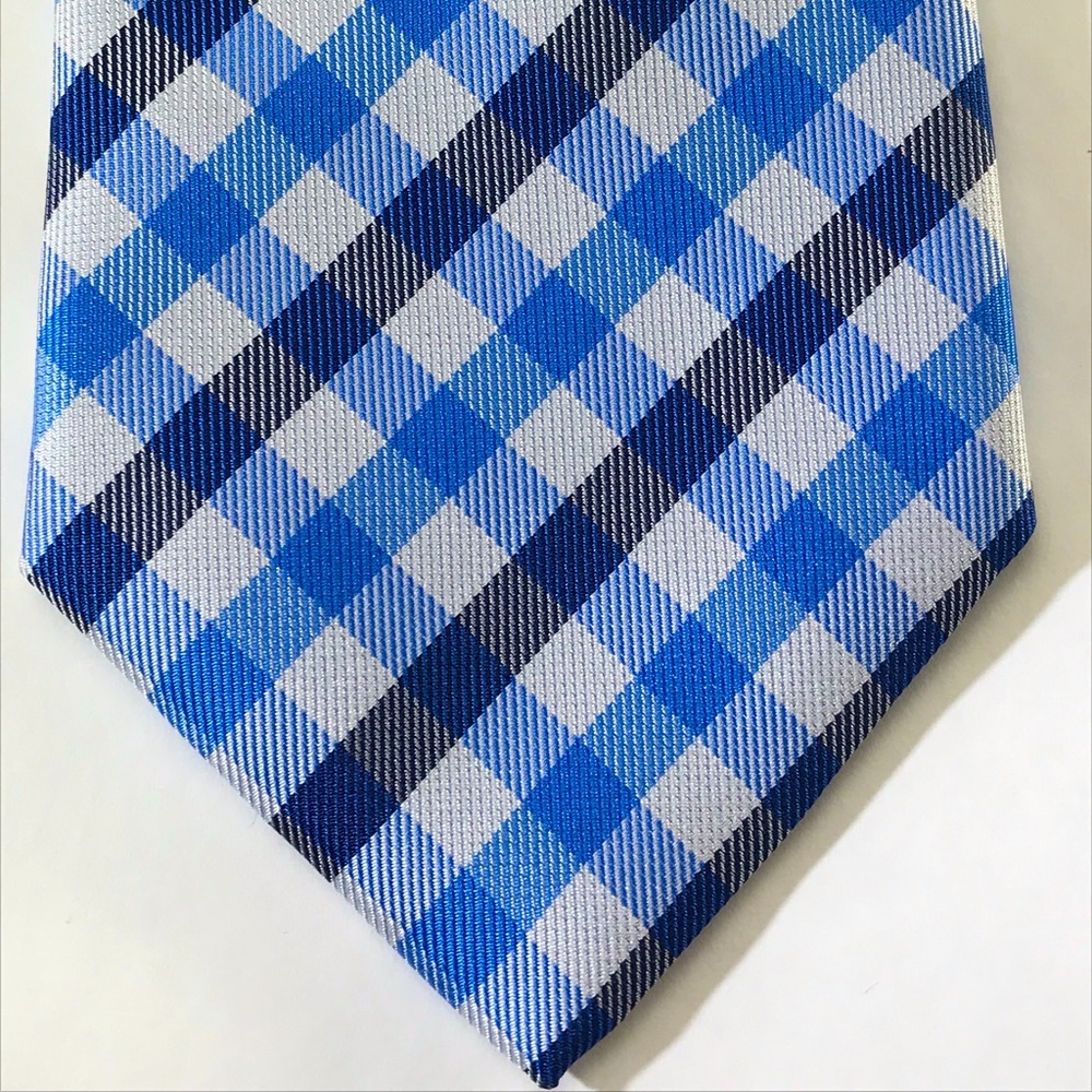 HUGO BOSS 100% silk designer luxury tie. NWOT!